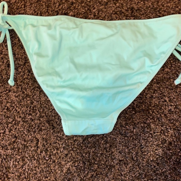 Victoria’s Secret NEVER USED Bikini - Picture 7 of 7